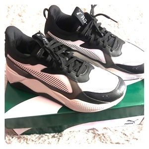 Men running sneakers